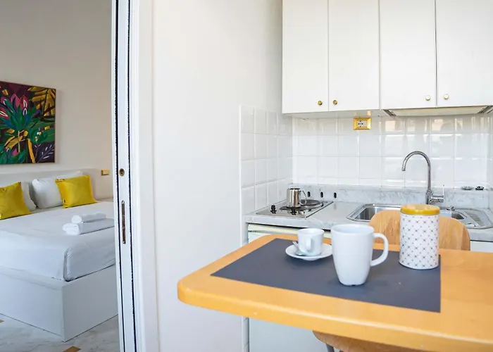 Easytopstay - Colonna Affittacamere 4*