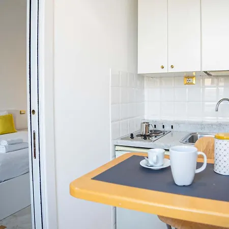 Easytopstay - Colonna Pensión 3*